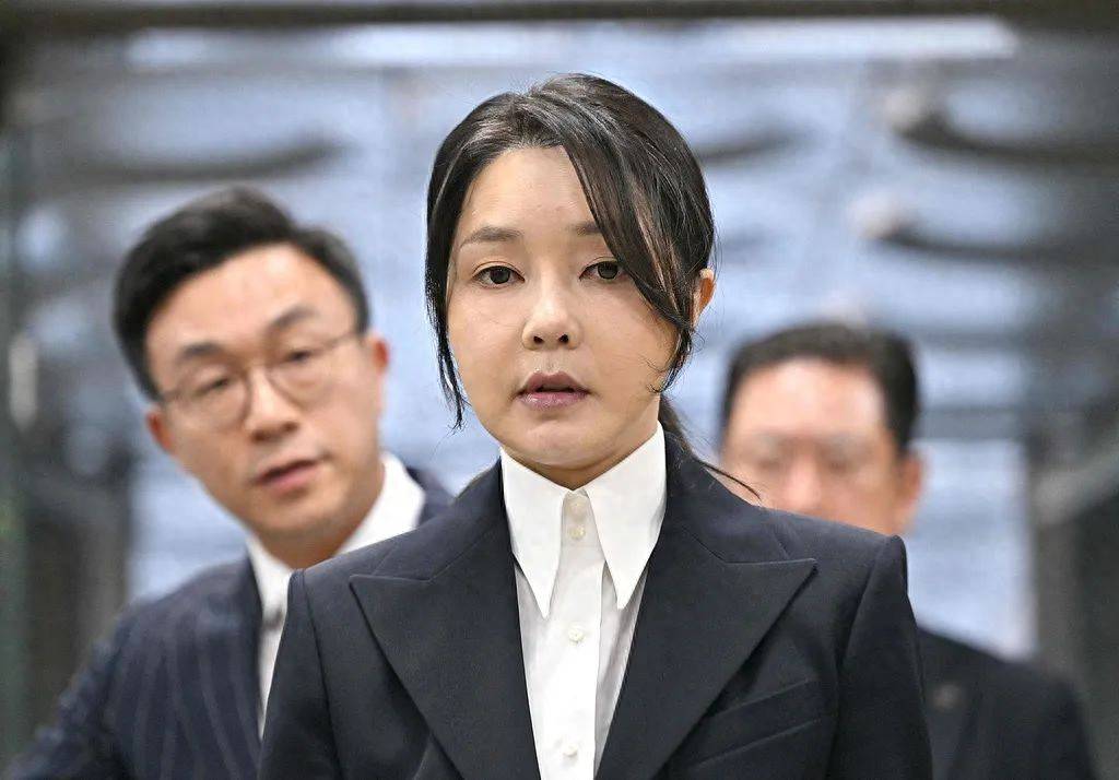 金建希<strong></p>
<p>英伟达股票</strong>，独坐牢房