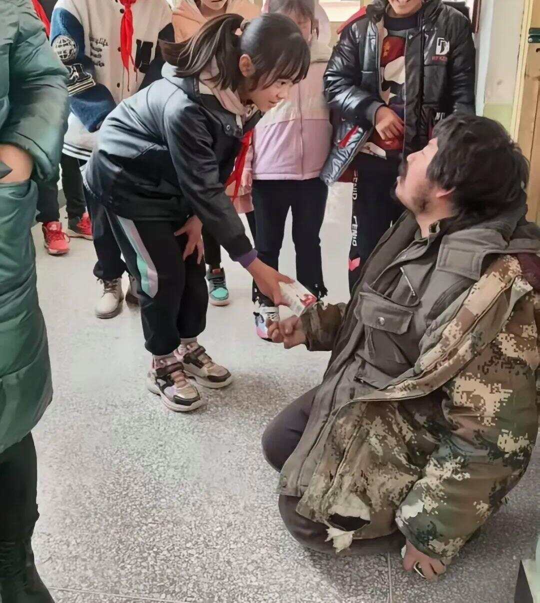 遗憾！受拾荒者资助感动全网女孩意外去世<strong></p>
<p>中芯国际股票</strong>，此前两人相见泪流满面感动全网