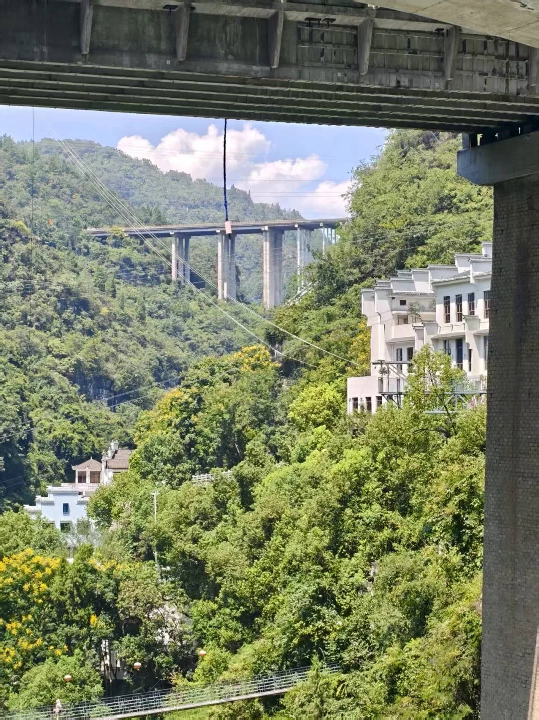 湖北宜昌一景区蹦极绳疑断开游客坠入水中<strong></p>
<p>股票账户</strong>，目击者称看到水里有血迹，当地：无生命危险