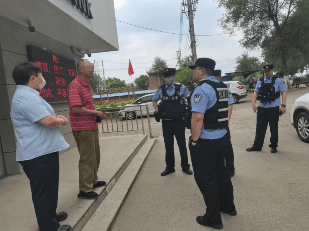 男子携7张定期存单要提前取款<strong></p>
<p>股票账户</strong>，银行柜员发现疑点……