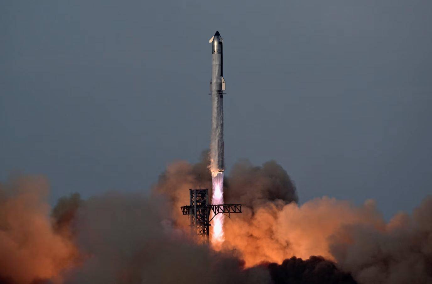 星舰第十次试飞成功：达成多项目标<strong></p>
<p>股票账户</strong>，马斯克祝贺