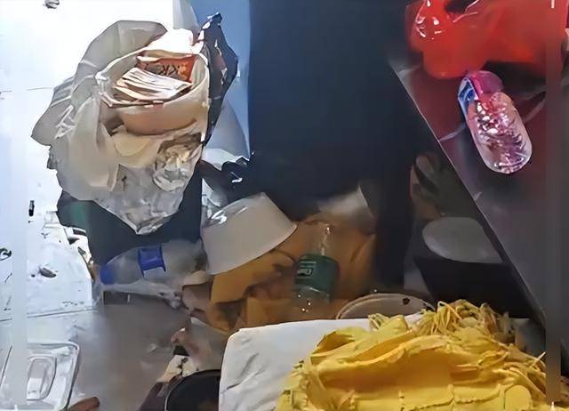 两男生开房住宿留下满床辣条油和避孕套<strong></p>
<p>中兴通讯股票</strong>，民宿回应