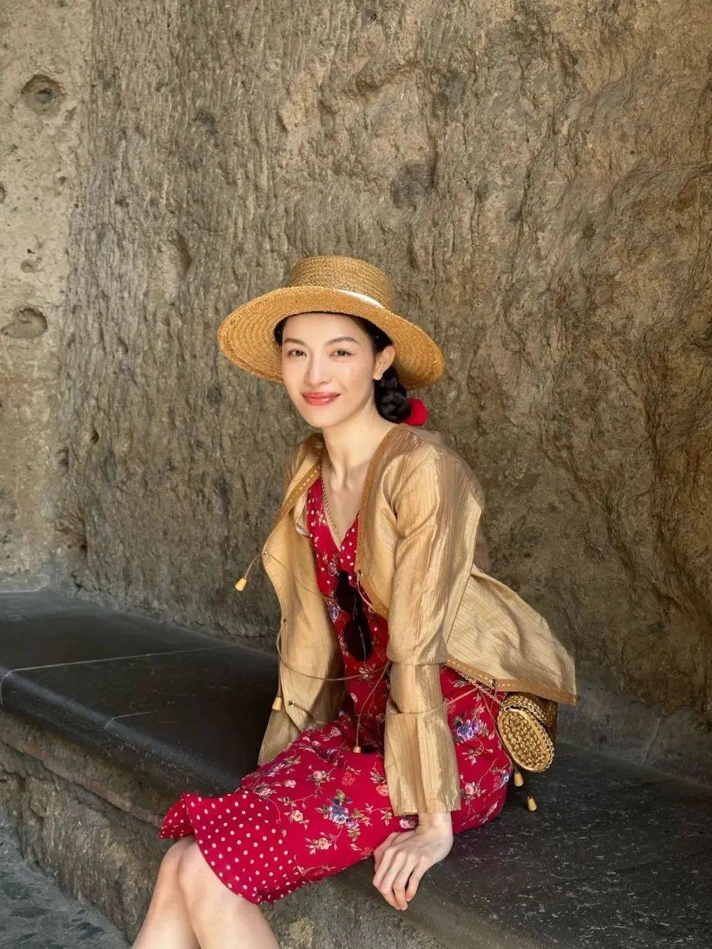 质感女人怎么都在穿这个颜色<strong></p>
<p>中兴通讯股票</strong>？