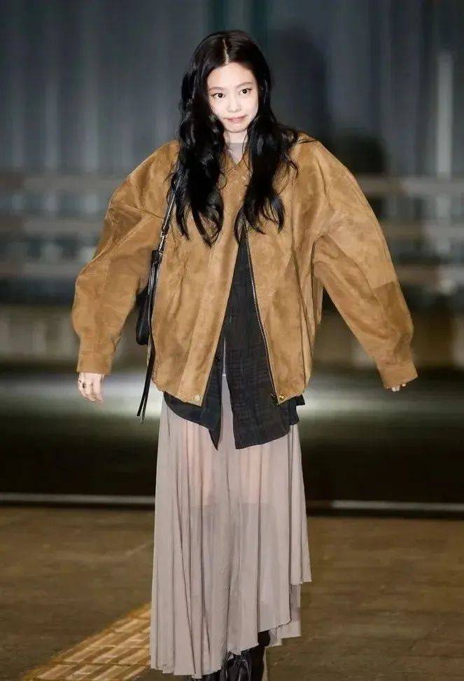 质感女人怎么都在穿这个颜色<strong></p>
<p>中兴通讯股票</strong>？