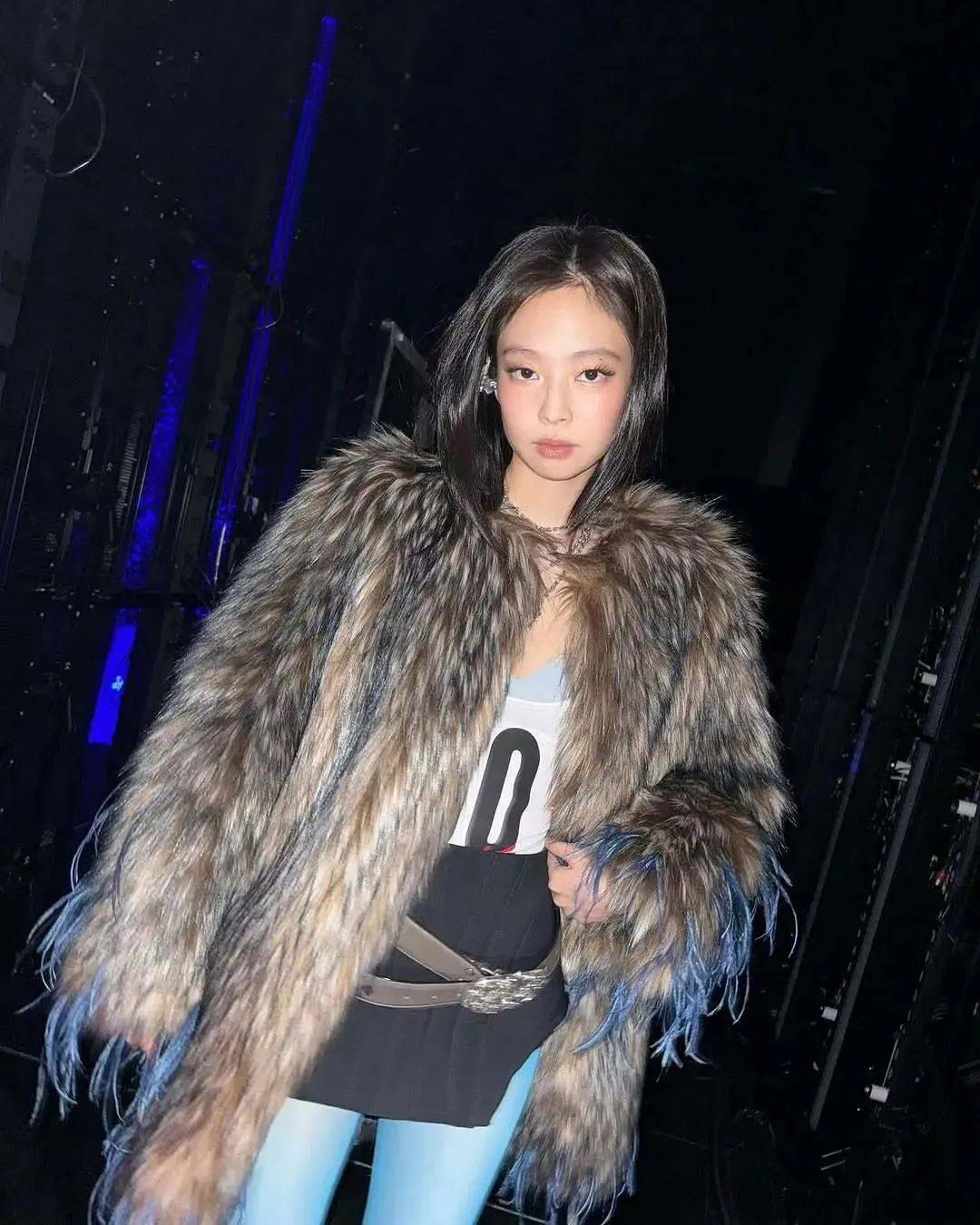 质感女人怎么都在穿这个颜色<strong></p>
<p>中兴通讯股票</strong>？