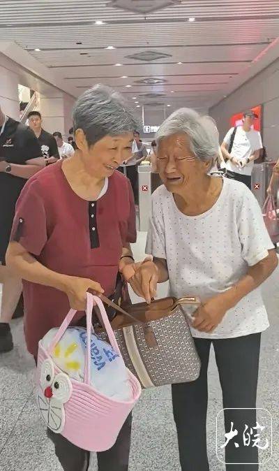“安徽108岁母亲车站接78岁女儿”被疑造假<strong></p>
<p>永辉超市股票</strong>，多方回应