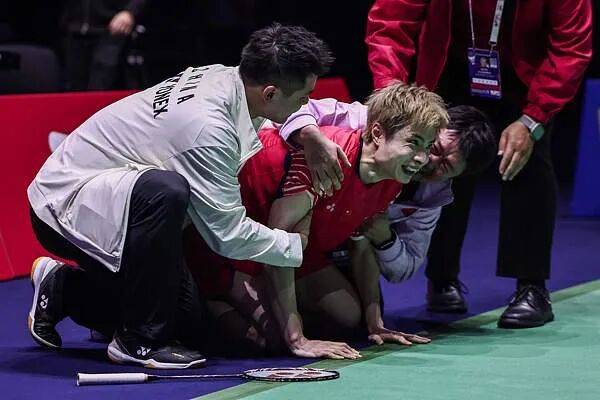 祝贺！石宇奇2比1逆转昆拉武特<strong></p>
<p>比亚迪股票</strong>，获得羽毛球世锦赛男单冠军！