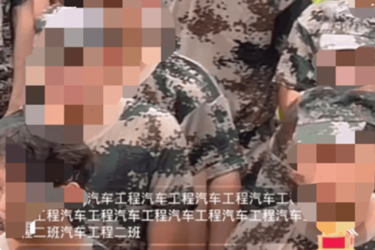 多校出现直播“点名”乱象<strong></p>
<p>比亚迪股票</strong>，岂可拿学生开低俗玩笑
