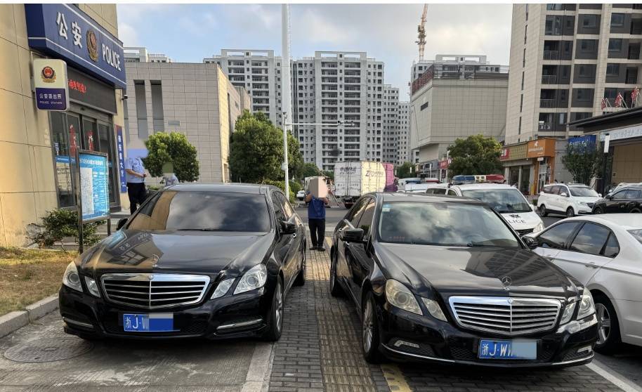 浙江街头惊现两辆“一模一样”的车！民警一查<strong></p>
<p>欧菲光股票</strong>，不简单，当场扣车