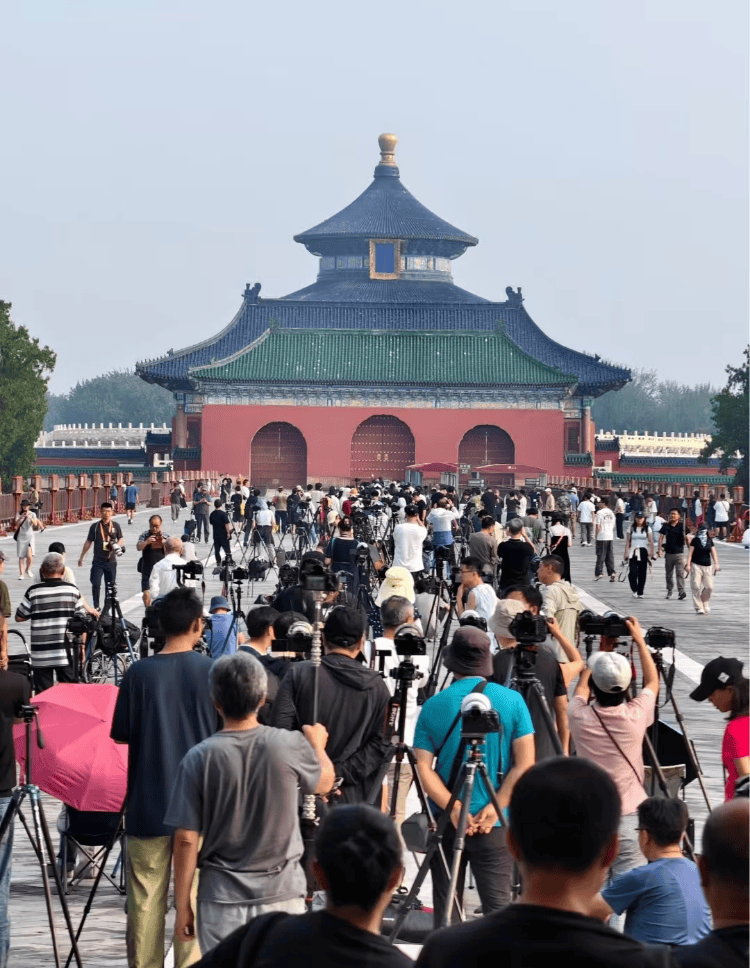 游客进京看阅兵称看到战机编队“这趟值了”<strong></p>
<p>欧菲光股票</strong>，埃文凯尔现身天坛引发围观