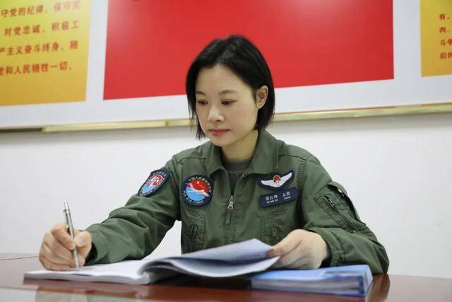 阅兵最帅女机长<strong></p>
<p>贵州茅台股票</strong>，是她！