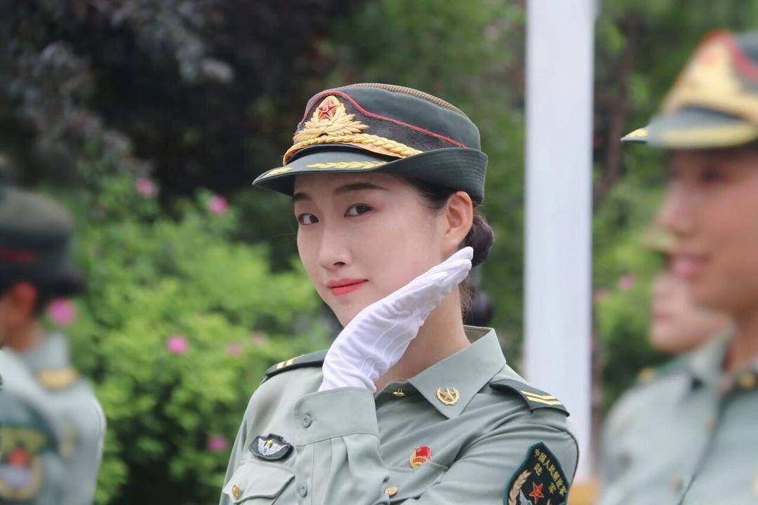 英姿飒爽！四川高校大四女生<strong></p>
<p>贵州茅台股票</strong>，亮相九三阅兵方队