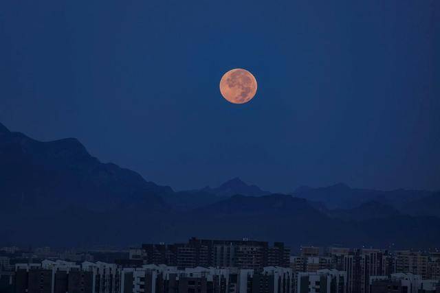 刷屏朋友圈<strong></p>
<p>中科曙光股票</strong>！“红月亮”高清大图来了