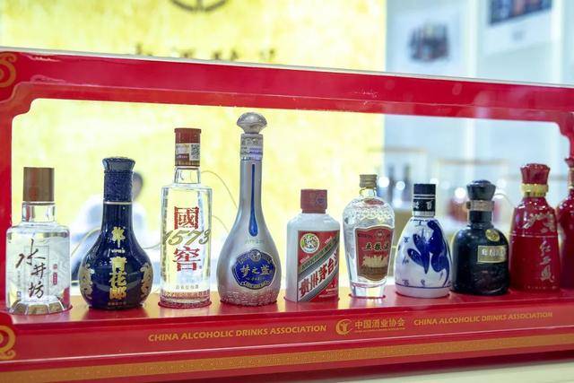 “小甜水”扎堆<strong></p>
<p>中科曙光股票</strong>，五粮液们盯上了年轻人