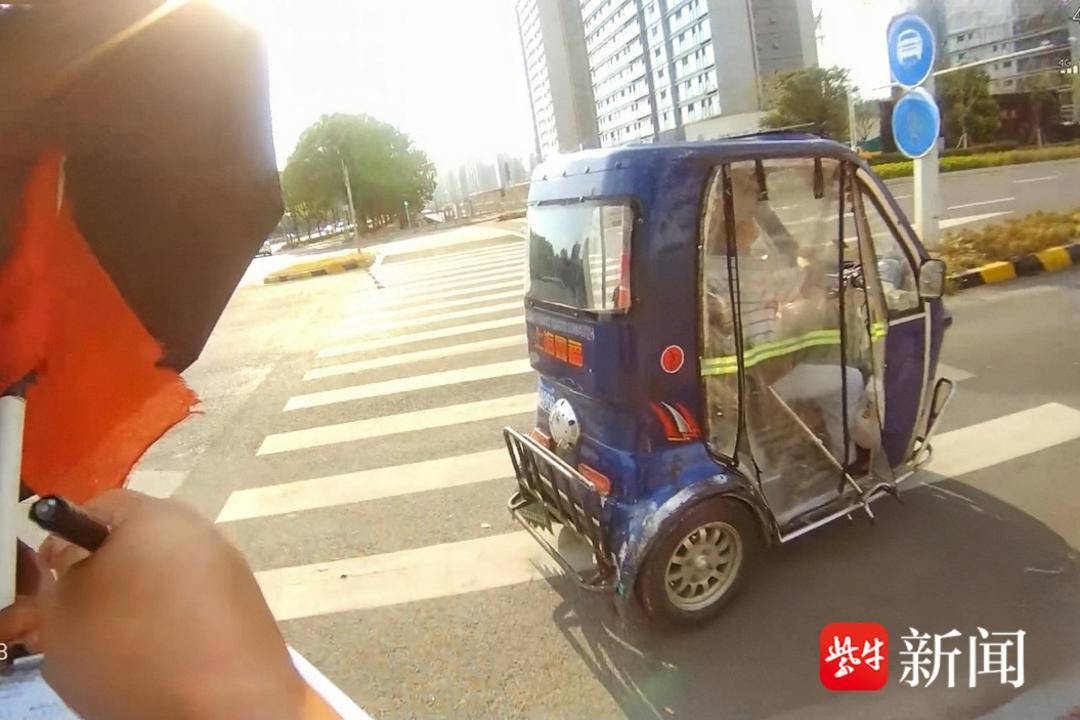 跨越沪苏！上海七旬老人驾“老头乐”迷失苏州街头<strong></p>
<p>中百集团股票</strong>，警方暖心救助
