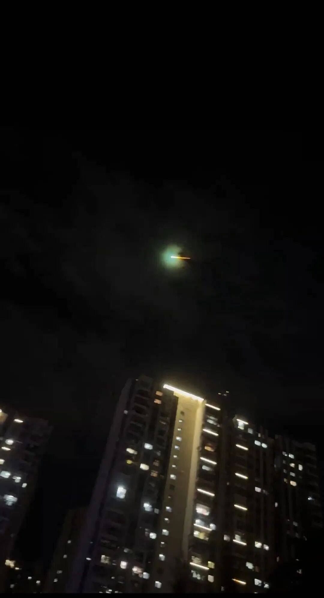 多地现不明飞行物<strong></p>
<p>中百集团股票</strong>，“速度极快”，最新回应