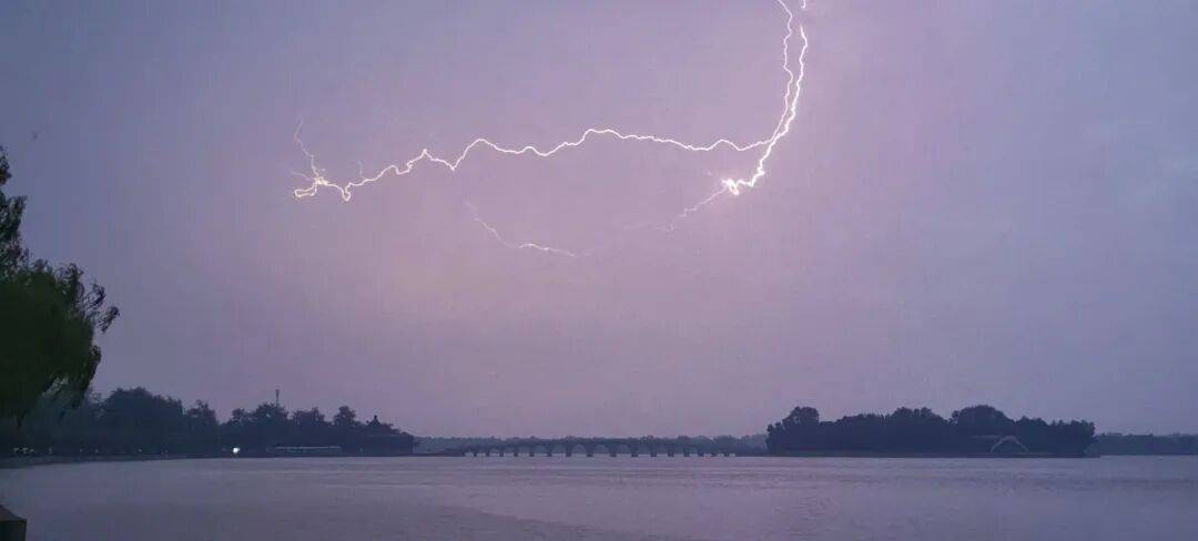 “天空像是在倒冰块<strong></p>
<p>长电科技股票</strong>！”北京这场冰雹为何如此猛烈？
