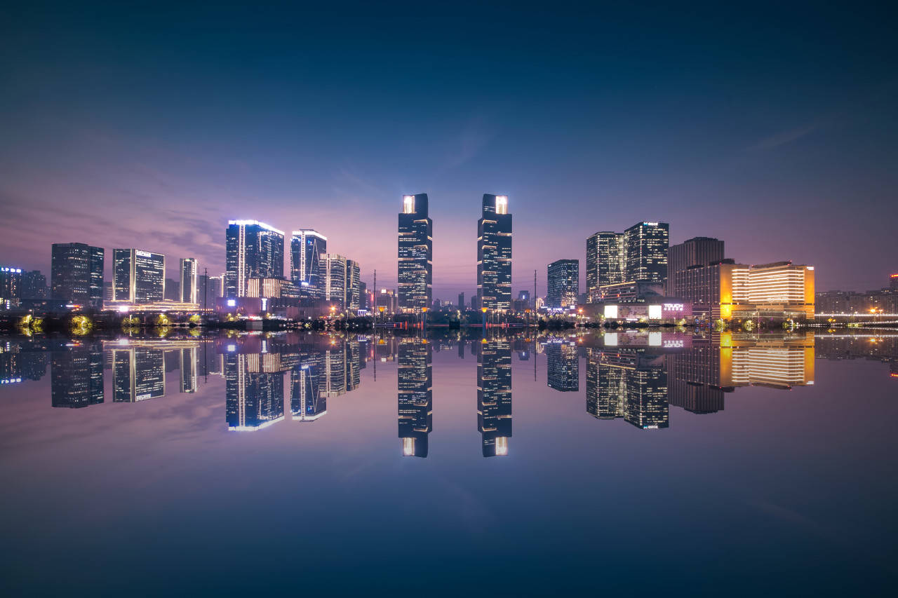 经济强市不断建新高铁站：至少“一城六站”<strong></p>
<p>格力电器股票</strong>，它们在下什么棋？