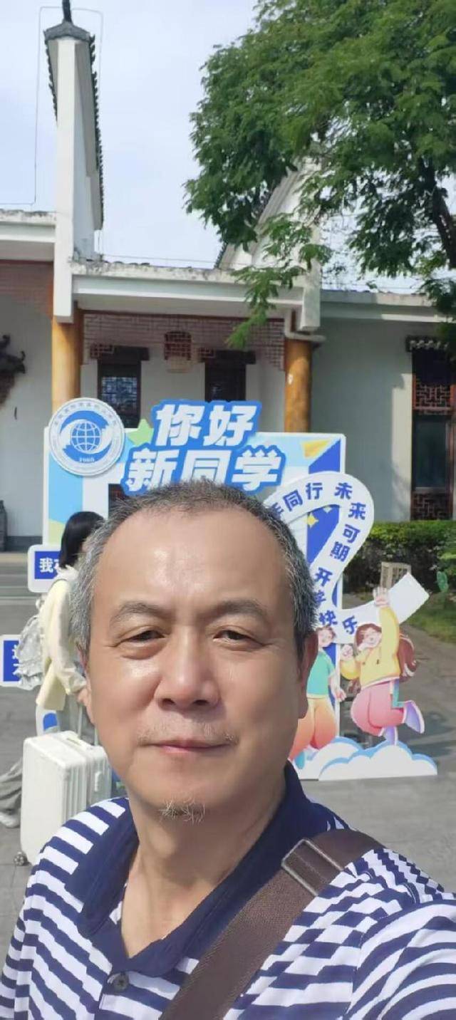 合肥60后高考大叔已到校报到<strong></p>
<p>格力电器股票</strong>，将开启校园生活，大叔：年龄虽大但无需特别照顾