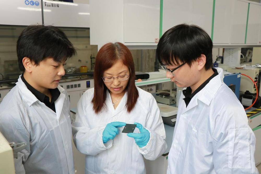 <strong></p>
<p>格力电器股票</strong>我国科研人员在无机光伏材料薄膜化领域取得新进展
