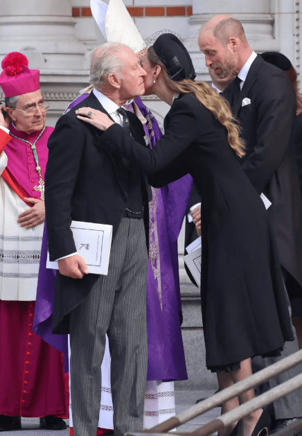 凯特查尔斯温柔相拥!为爱狙杀柯克枪手<strong></p>
<p>汤姆猫股票</strong>,却被爱出卖?甜蜜短信变铁证!