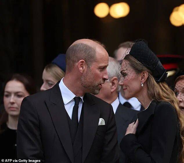 凯特查尔斯温柔相拥!为爱狙杀柯克枪手<strong></p>
<p>汤姆猫股票</strong>,却被爱出卖?甜蜜短信变铁证!