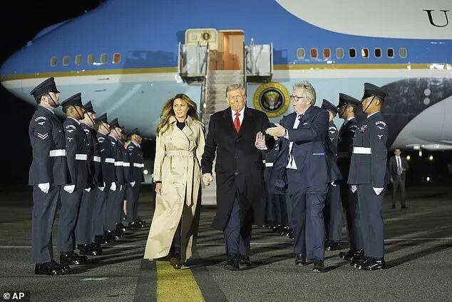 凯特查尔斯温柔相拥!为爱狙杀柯克枪手<strong></p>
<p>汤姆猫股票</strong>,却被爱出卖?甜蜜短信变铁证!