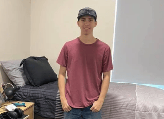 凯特查尔斯温柔相拥!为爱狙杀柯克枪手<strong></p>
<p>汤姆猫股票</strong>,却被爱出卖?甜蜜短信变铁证!