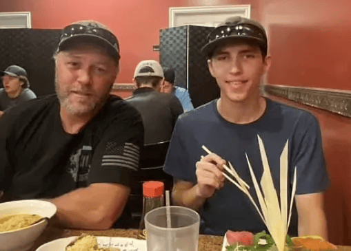 凯特查尔斯温柔相拥!为爱狙杀柯克枪手<strong></p>
<p>汤姆猫股票</strong>,却被爱出卖?甜蜜短信变铁证!