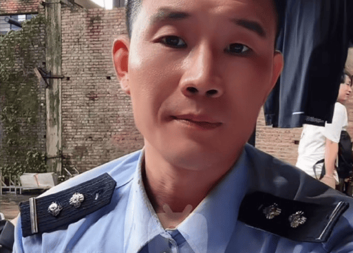 “嘎子谢孟伟”穿警服直播带货<strong></p>
<p>汤姆猫股票</strong>,云南警方通报:谢某某(男,36岁,河北雄县人),行政拘留7日