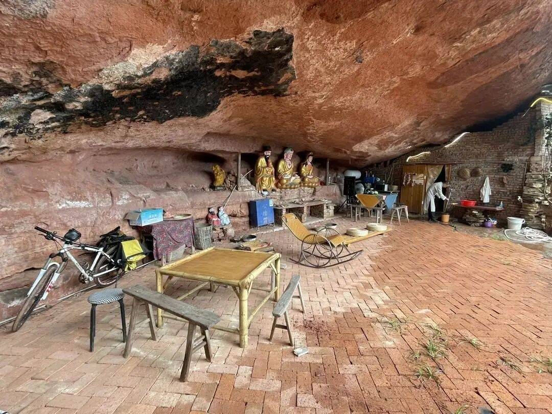 35岁男子欠债35万崖下洞居5年<strong></p>
<p>科大讯飞股票</strong>,水电气三通,月花数百,负责人称无规定明确禁止此行为