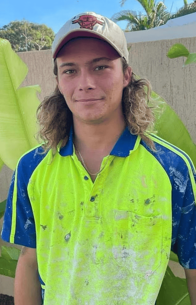 23岁澳大利亚1米78男子淹死在印尼1米5深泳池<strong></p>
<p>新浪财经股票首页行情</strong>,遗体送回国心脏丢失,出现多处割伤和瘀痕