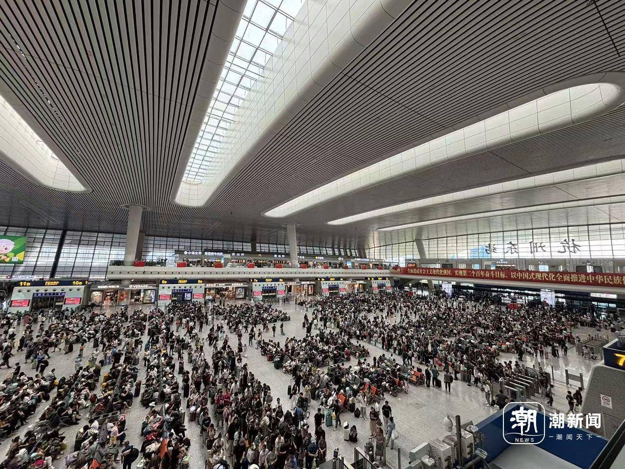 全杭州的娃都出动了？这是刚刚的火车东站！秋假大军即将席卷全国