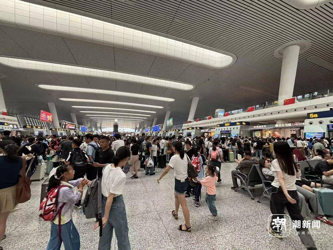 全杭州的娃都出动了？这是刚刚的火车东站<strong></p>
<p>常山北明股票</strong>！秋假大军即将席卷全国