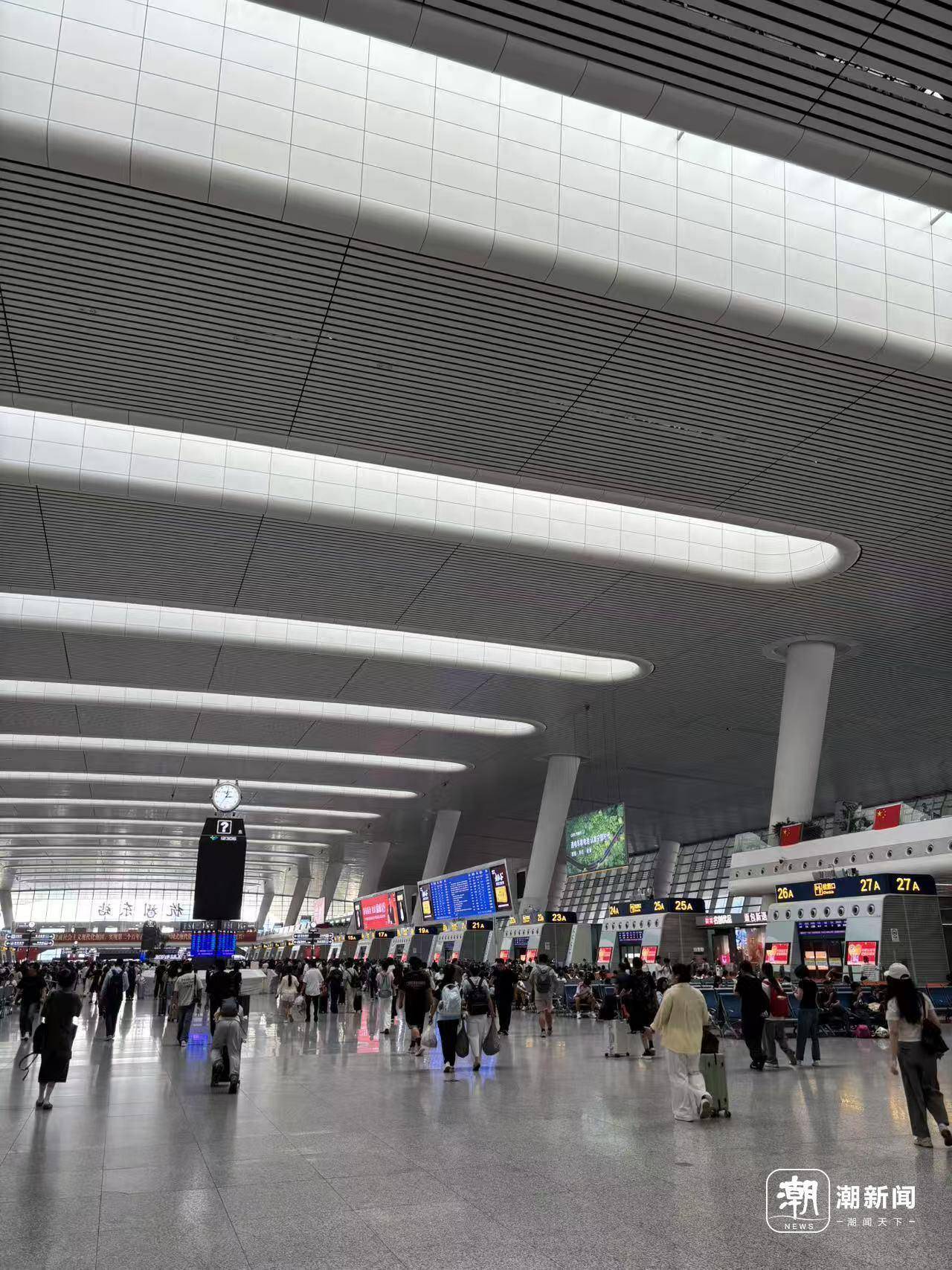 全杭州的娃都出动了？这是刚刚的火车东站<strong></p>
<p>常山北明股票</strong>！秋假大军即将席卷全国