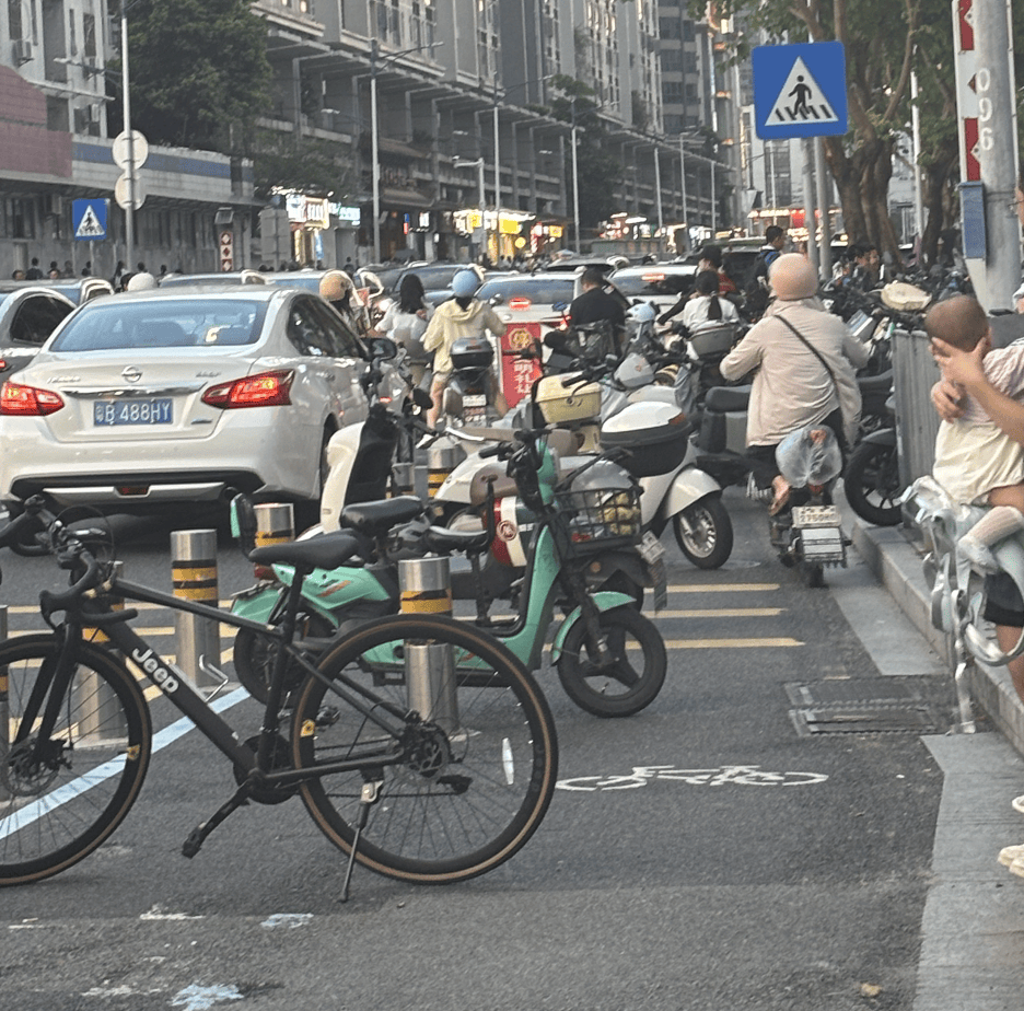 深圳一医院门口被指“举步维艰”<strong></p>
<p>常山北明股票</strong>！整治后记者实探:仍很堵