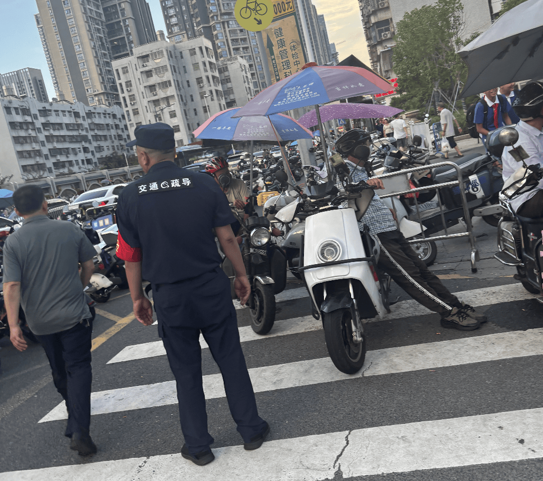 深圳一医院门口被指“举步维艰”<strong></p>
<p>常山北明股票</strong>！整治后记者实探:仍很堵