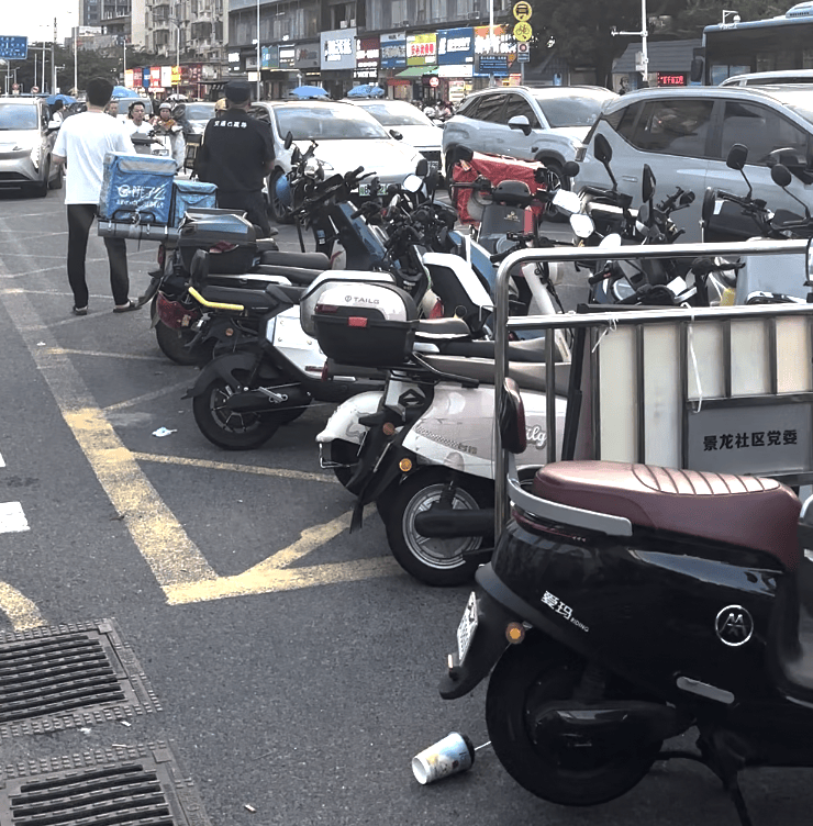 深圳一医院门口被指“举步维艰”<strong></p>
<p>常山北明股票</strong>！整治后记者实探:仍很堵