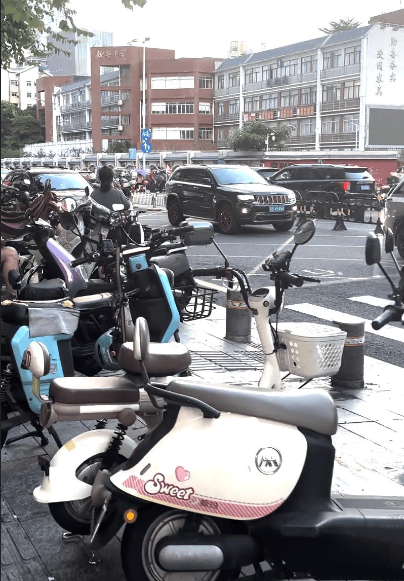 深圳一医院门口被指“举步维艰”<strong></p>
<p>常山北明股票</strong>！整治后记者实探:仍很堵