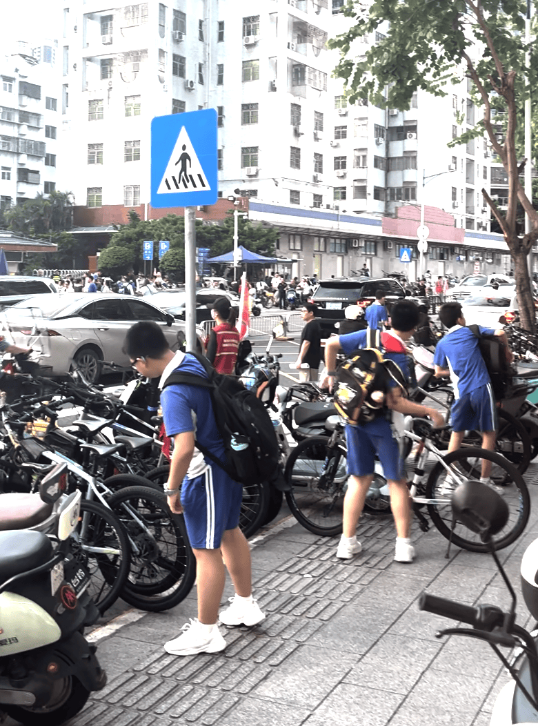 深圳一医院门口被指“举步维艰”<strong></p>
<p>常山北明股票</strong>！整治后记者实探:仍很堵