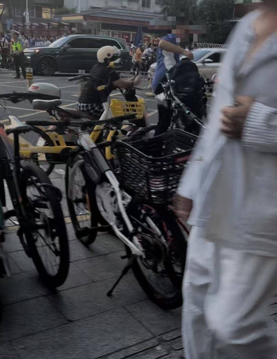 深圳一医院门口被指“举步维艰”<strong></p>
<p>常山北明股票</strong>！整治后记者实探:仍很堵