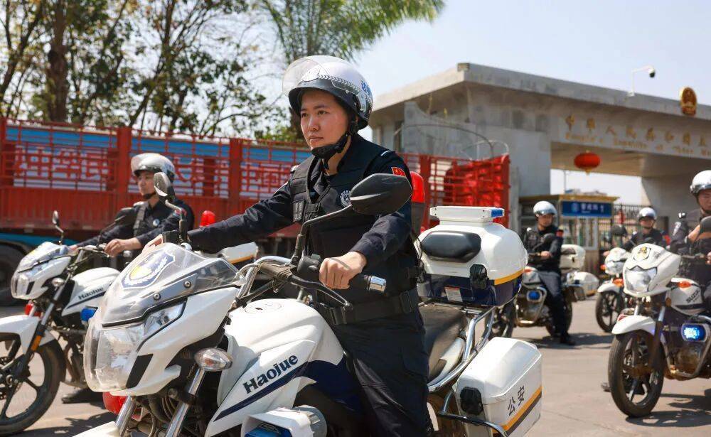 “看到妈妈46个未接来电<strong></p>
<p>如何选股票</strong>，心像被重锤击中”