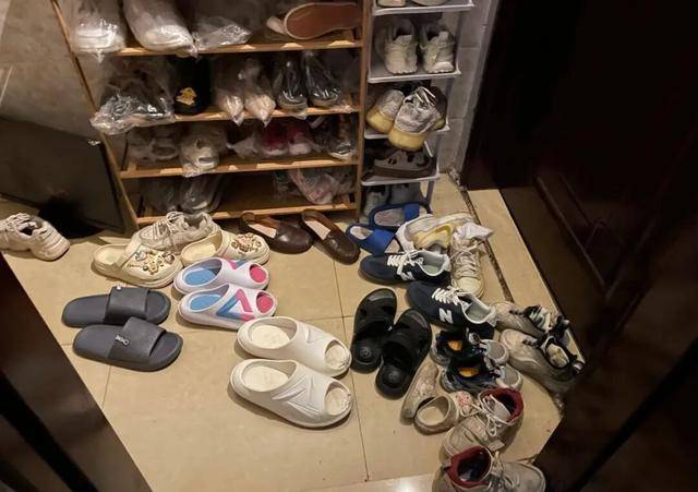 物业“不让门口放鞋子”<strong></p>
<p>如何选股票</strong>,门口放鞋柜违法吗?