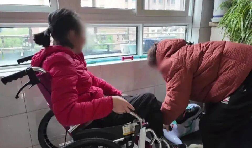 28岁妻子突发罕见病全身瘫痪<strong></p>
<p>中国石油股票</strong>,丈夫哄骗卖婚房携款失踪,检方强势介入