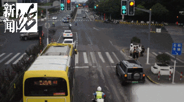 事发上海晚高峰！汹涌车流中<strong></p>
<p>中国石油股票</strong>，一男子绝望跳车，直奔民警而去……