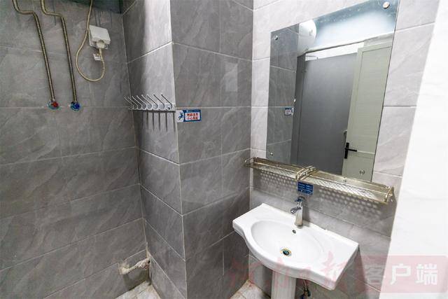 从8人间到夫妻房<strong></p>
<p>百度股票</strong>,郑州富士康员工幸福安居“进行时”