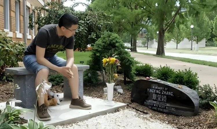 章莹颖男友国庆探望章父并协助直播<strong></p>
<p>百度股票</strong>，网友劝其早点结婚，本人回应