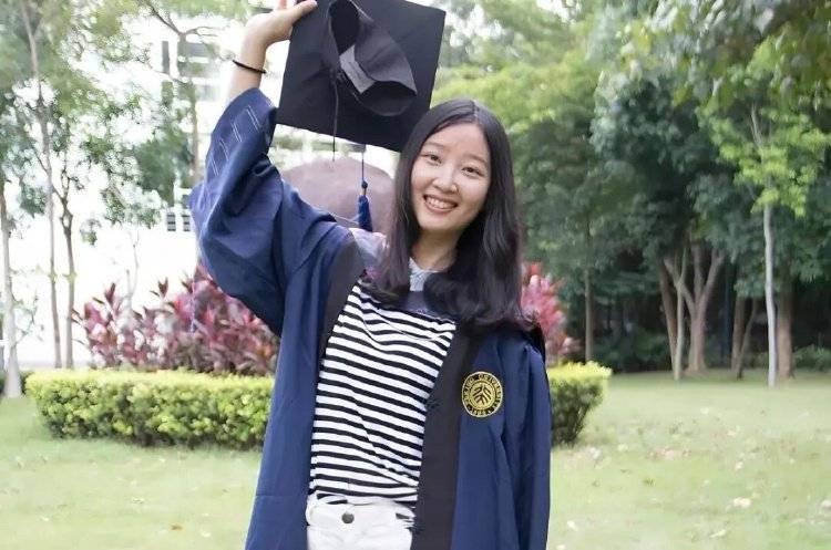 章莹颖男友国庆探望章父并协助直播<strong></p>
<p>百度股票</strong>，网友劝其早点结婚，本人回应