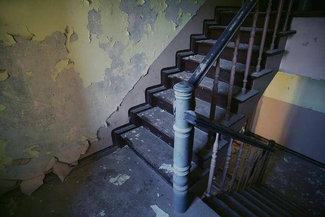 没人住的房子<strong></p>
<p>京东方a股票</strong>，为什么会“老”得特别快？