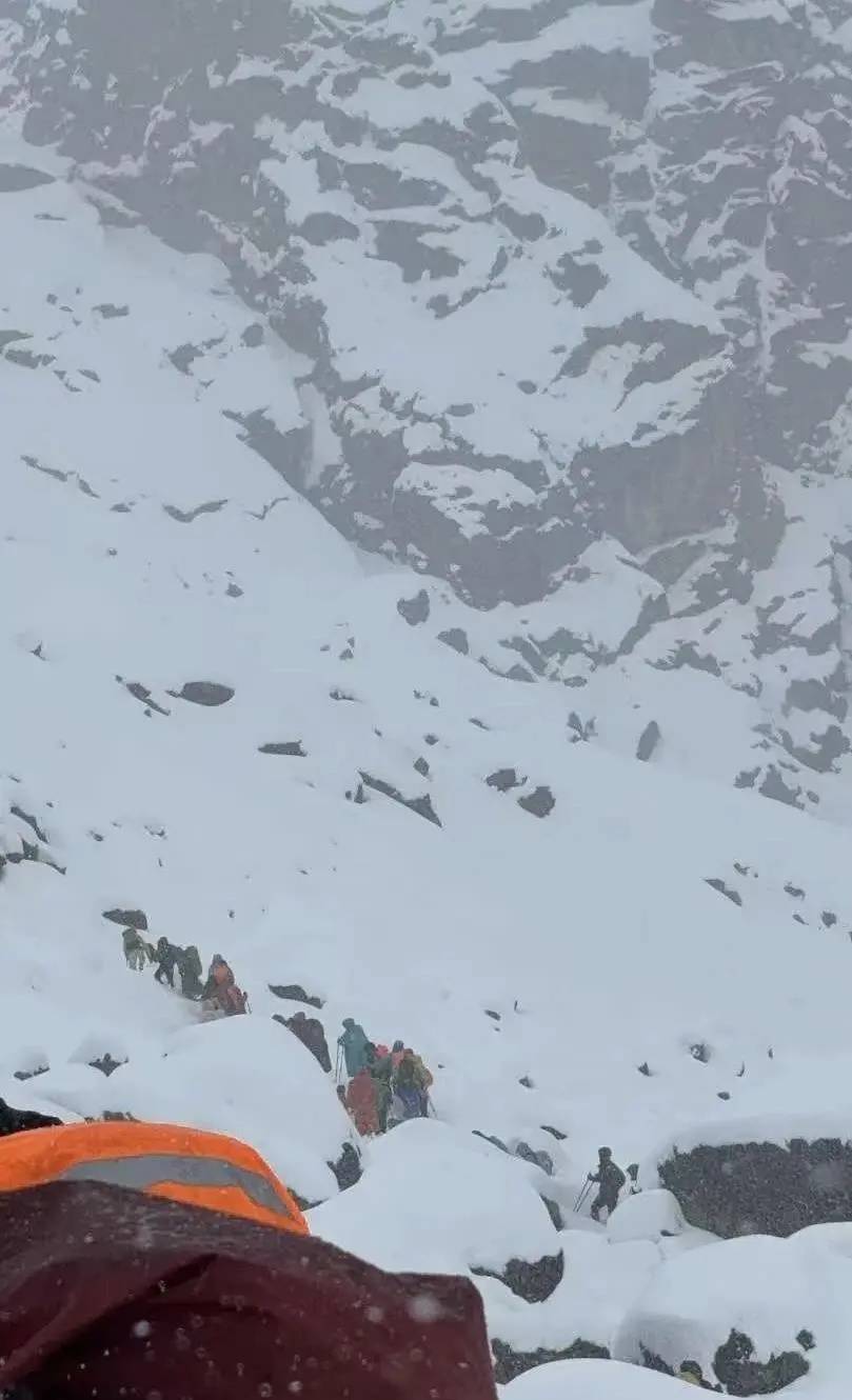 珠峰景区游客被困最新进展：已有350名游客获救<strong></p>
<p>京东方a股票</strong>，其余200多名游客已全部取得联系